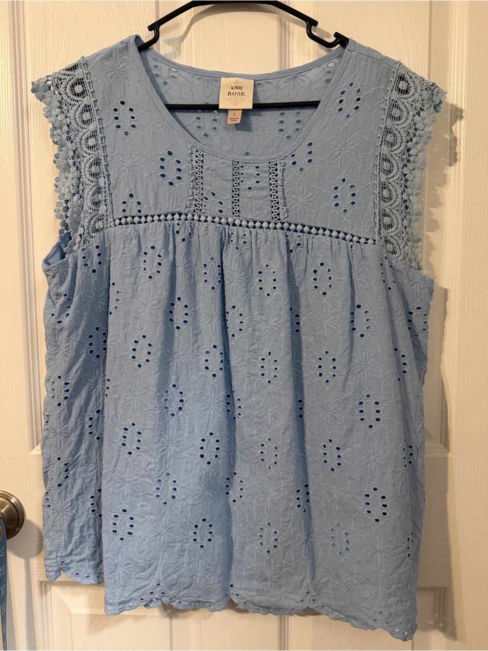 Knox Rose blue sleeveless lacy blouse